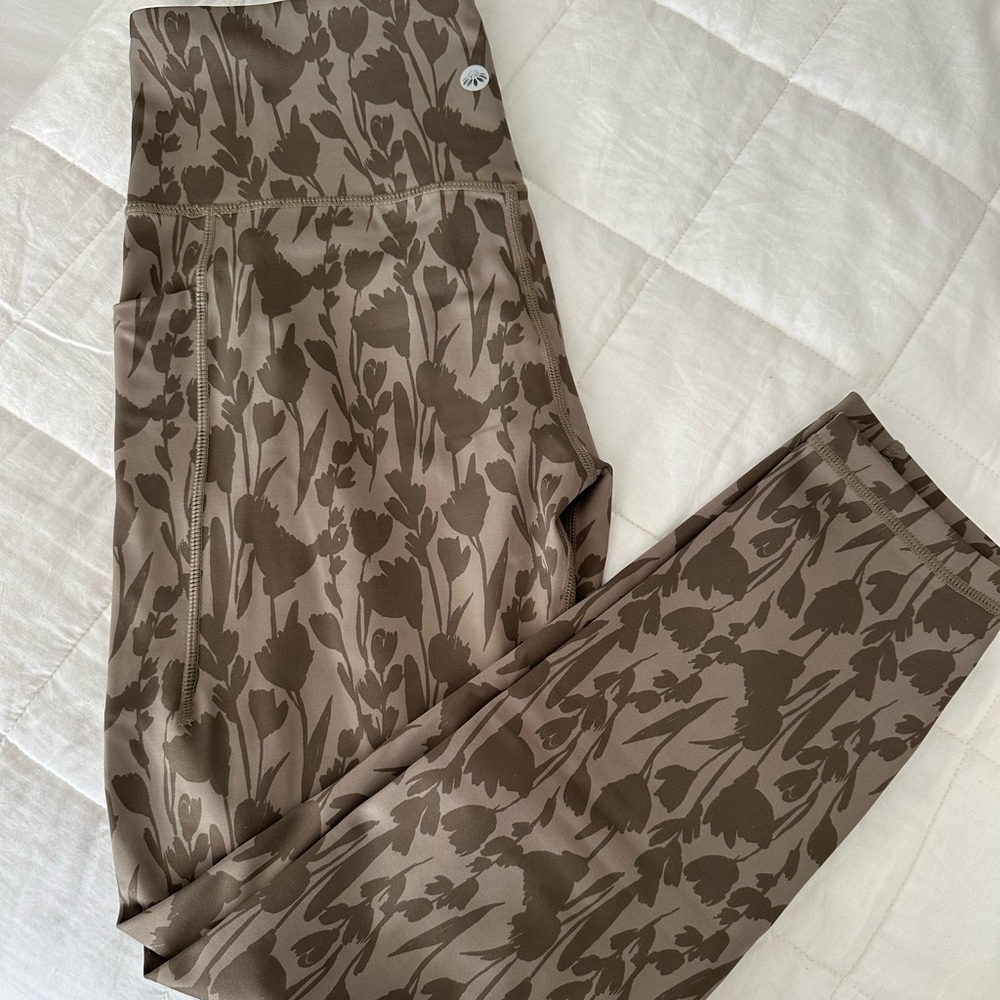 Senita leggings. Never been worn. Size M.